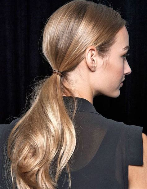 cheveux long attaché taper|Cheveux attachés : 25 idées de coiffures tendance